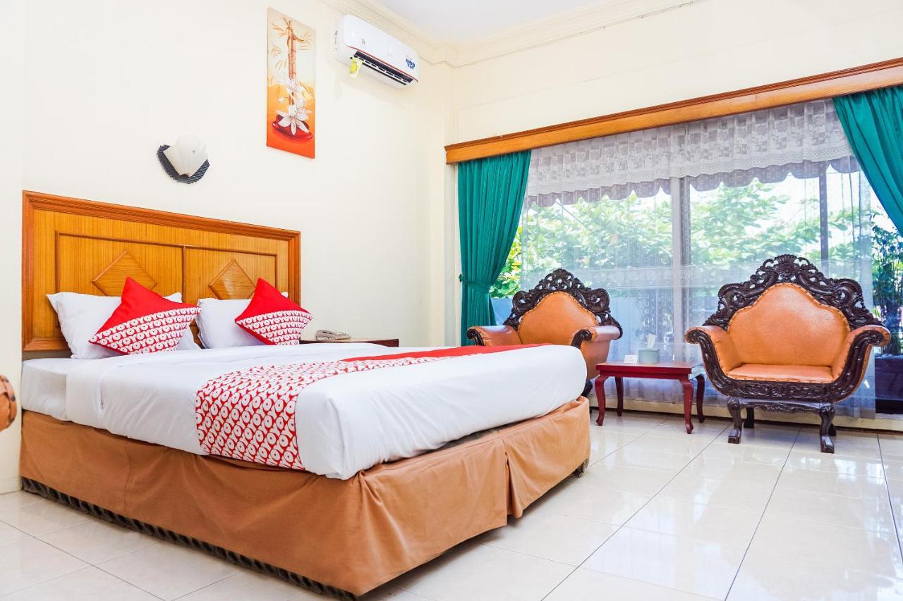 Oyo 375 Hotel Bougenville Syariah Padang  Extérieur photo