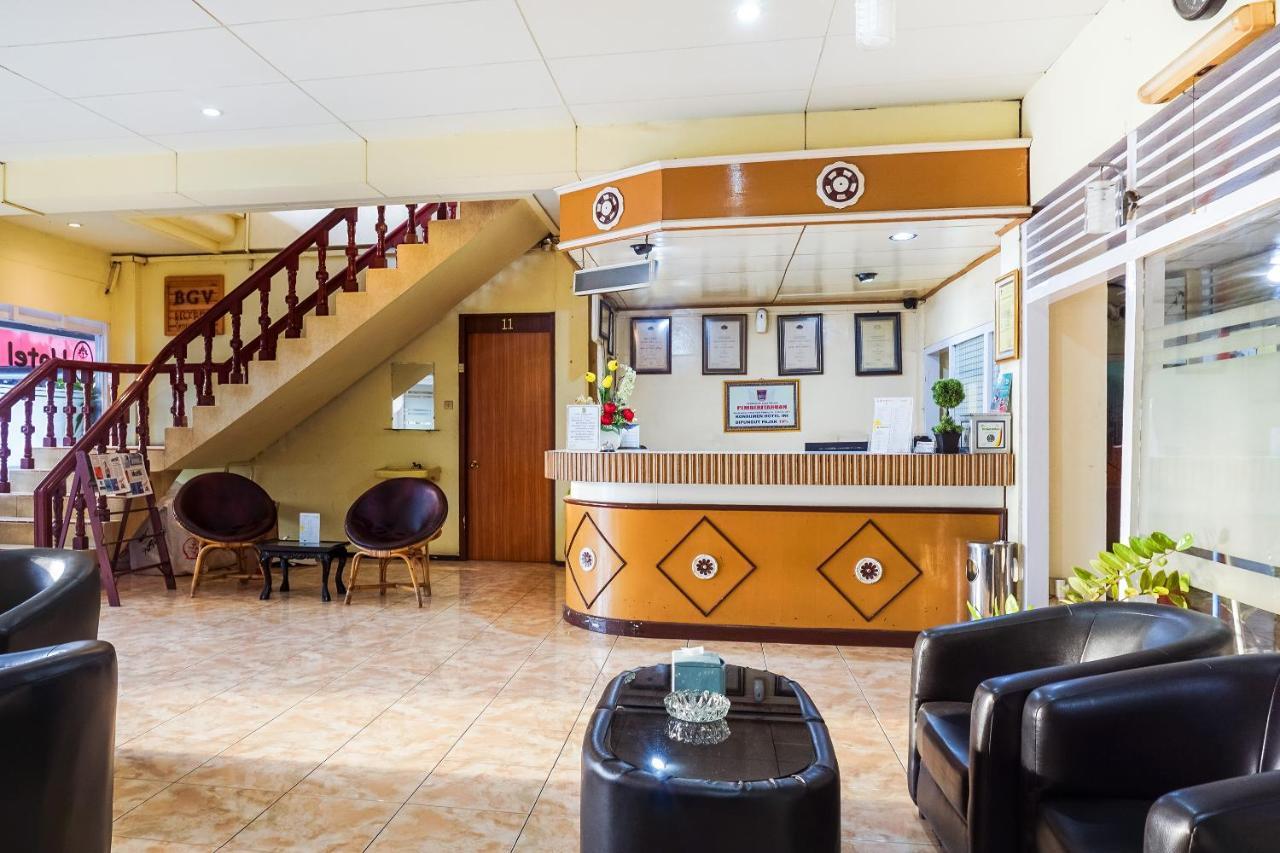 Oyo 375 Hotel Bougenville Syariah Padang  Extérieur photo
