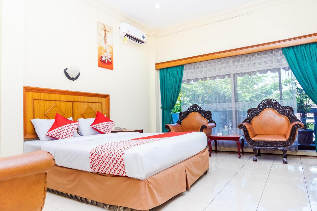Oyo 375 Hotel Bougenville Syariah Padang  Extérieur photo