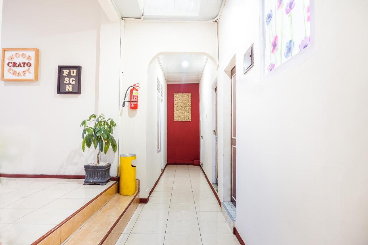 Oyo 375 Hotel Bougenville Syariah Padang  Extérieur photo