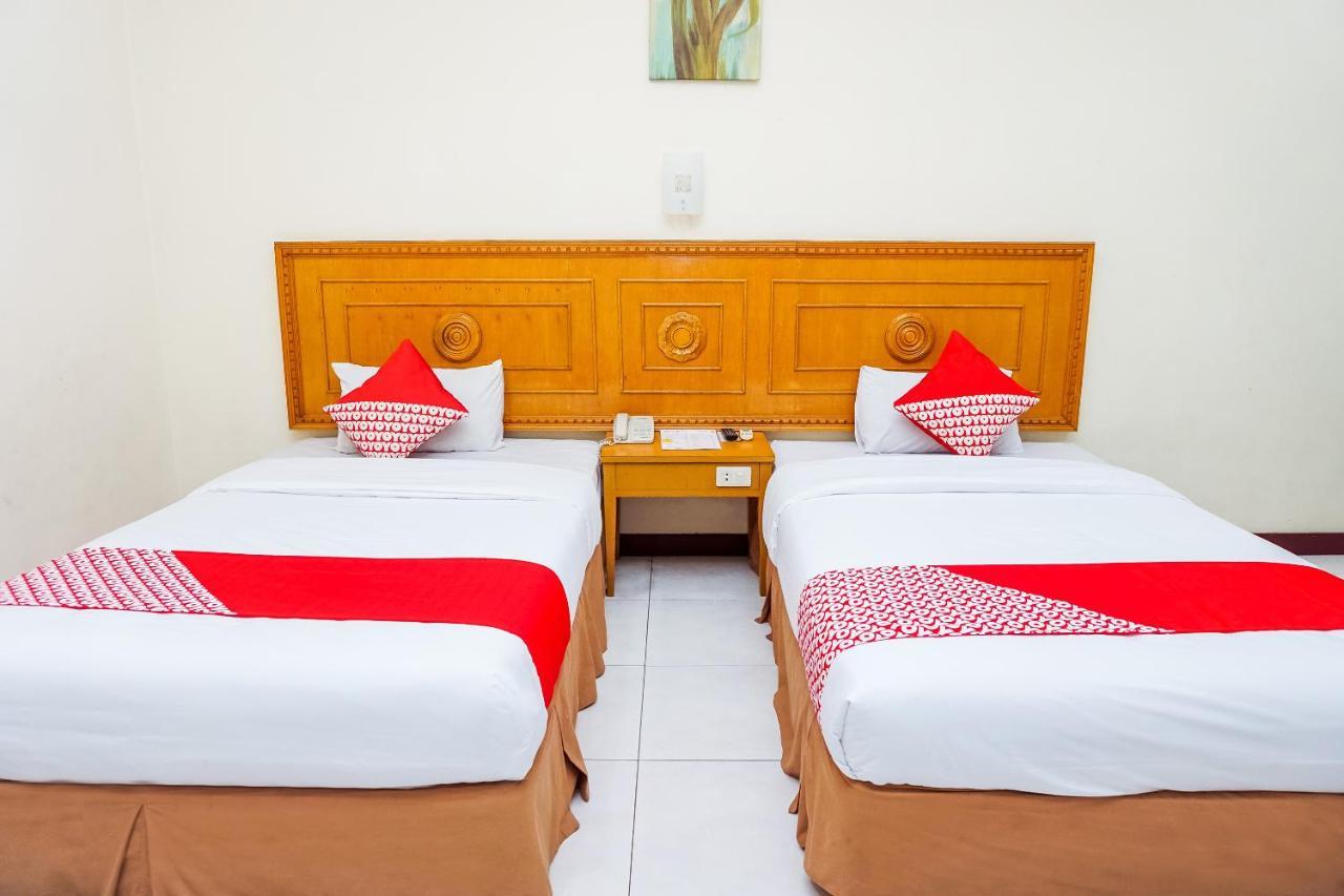 Oyo 375 Hotel Bougenville Syariah Padang  Extérieur photo